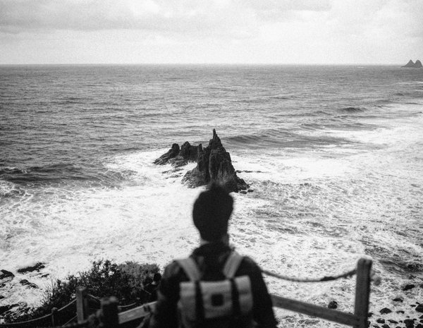 Quelle est l'influence du type de sol sur les performances des joueurs de tennis en extérieur?